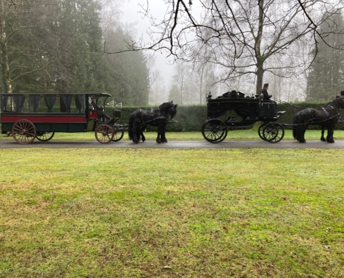 Zwarte rouwkoets + Rouwomnibus