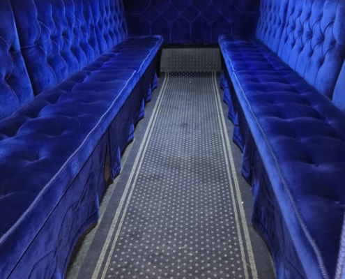 Omnibus koningsblauwe bekleding